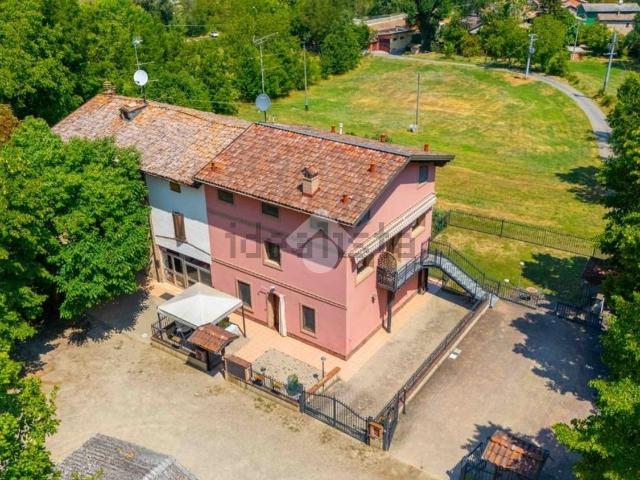 Villetta bifamiliare in vendita di 242 m² in Via Monarona, 5