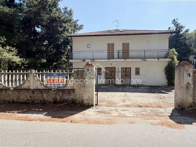 Villetta bifamiliare in vendita di 230 m² in Contrada CERADONNA