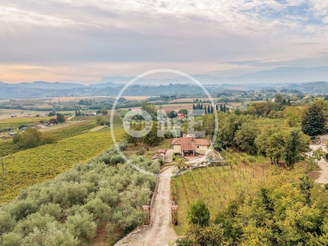 Villetta bifamiliare in vendita di 230 m² in Contrada Colle San Giovenale, 2