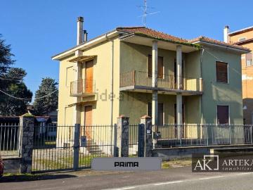 Villetta bifamiliare in vendita di 230 m² in Corso Risorgimento, 267