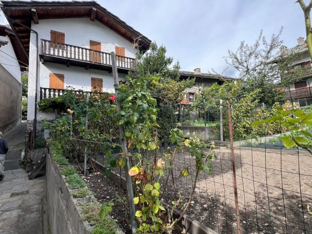 Villetta bifamiliare in vendita di 230 m² in Frazione Janin
