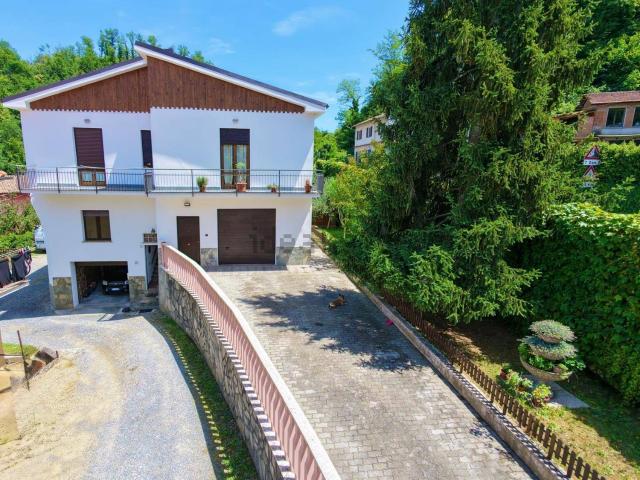 Villetta bifamiliare in vendita di 230 m² in Piazza 4 Novembre, 9