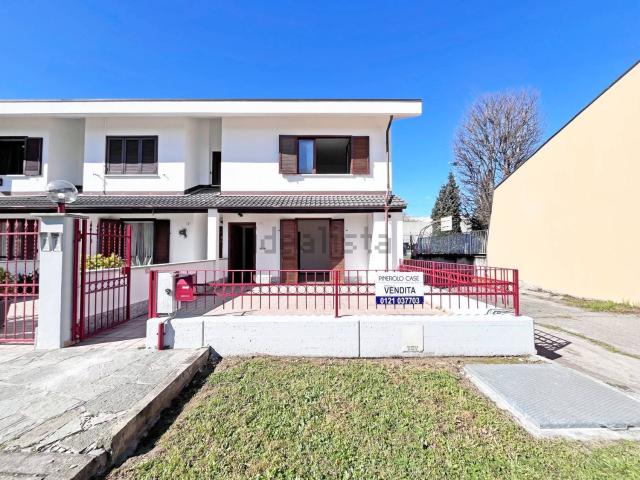 Villetta bifamiliare in vendita di 230 m² in Piazza Aldo Moro, 1