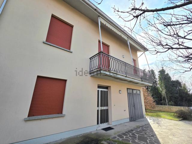 Villetta bifamiliare in vendita di 230 m² in Strada Gonzaga, 4