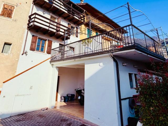 Villetta bifamiliare in vendita di 230 m² in Via Venezia, 41