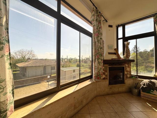 Villetta bifamiliare in vendita di 230 m² in Via Vittorio Veneto, 8