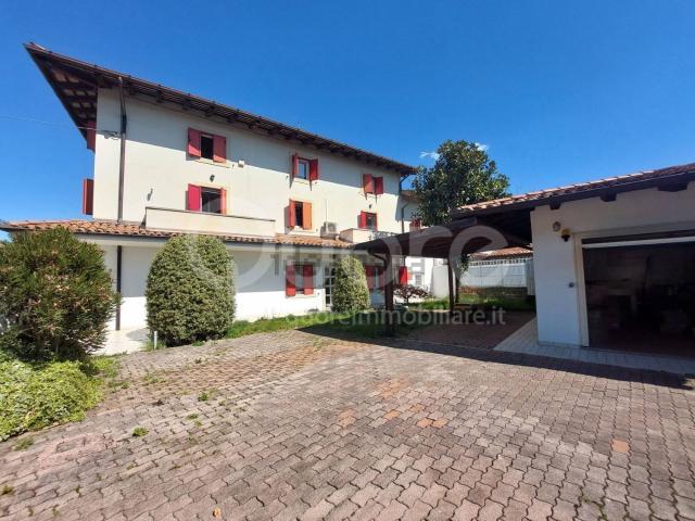 Villetta bifamiliare in vendita di 230 m² in Via Zorutti, 12