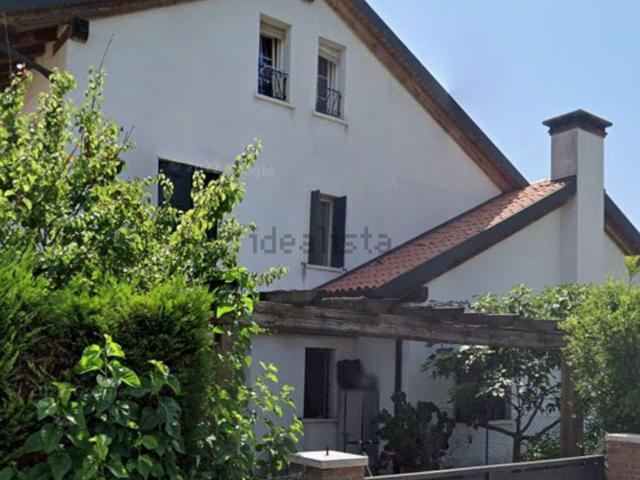 Villetta bifamiliare in vendita di 230 m² in Via Alcide De Gasperi