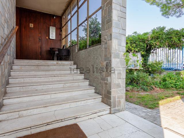 Villetta bifamiliare in vendita di 230 m² in Via Balossa