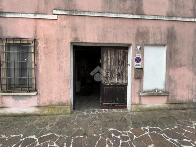 Villetta bifamiliare in vendita di 230 m² in Via Battisti, 25