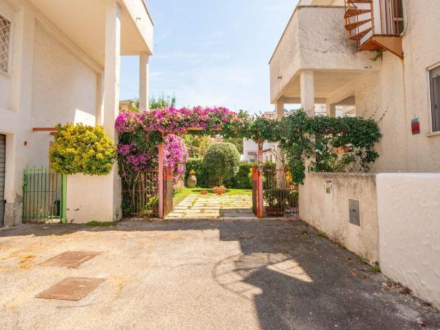 Villetta bifamiliare in vendita di 230 m² in Via Botticelli