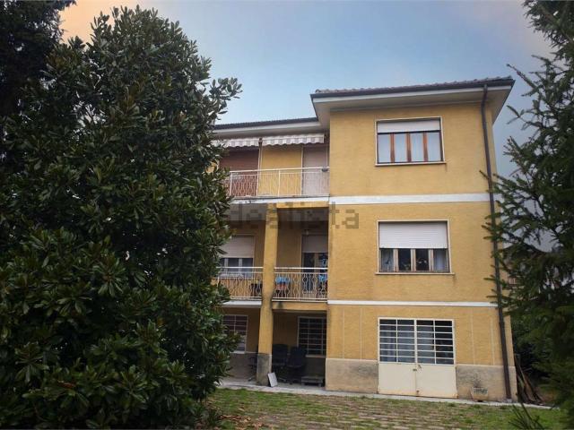 Villetta bifamiliare in vendita di 230 m² in Via Bussolette