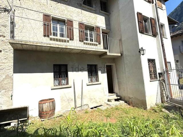 Villetta bifamiliare in vendita di 230 m² in Via Centro, 29