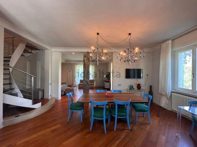 Villetta bifamiliare in vendita di 230 m² in Via dei Gattici