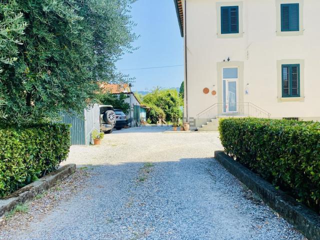 Villetta bifamiliare in vendita di 230 m² in Via dei Gianni, 658