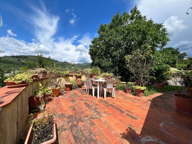 Villetta bifamiliare in vendita di 230 m² in Via di Docciola, 7