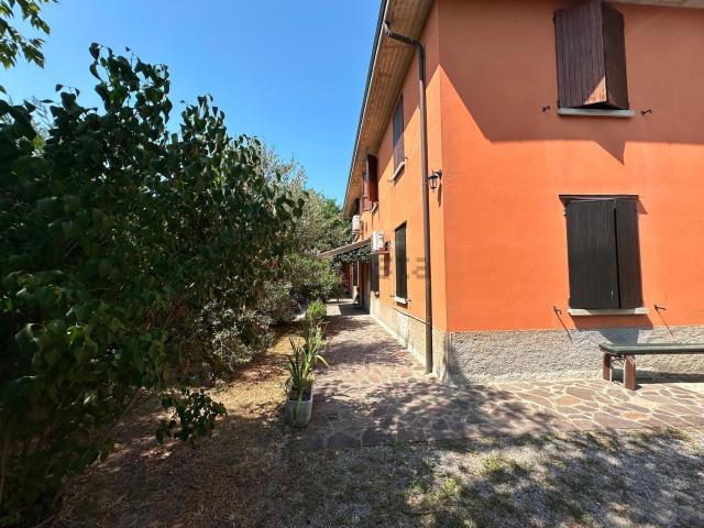 Villetta bifamiliare in vendita di 230 m² in Via di Mezzo Ponente, 12
