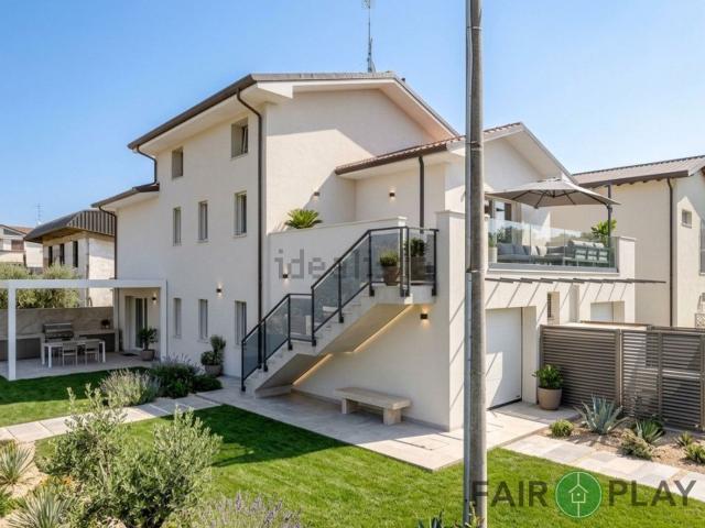 Villetta bifamiliare in vendita di 230 m² in Via Don Giovanni Pollini, 67