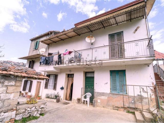 Villetta bifamiliare in vendita di 230 m² in Via Fontana