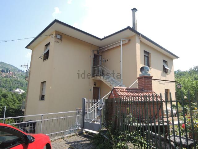 Villetta bifamiliare in vendita di 230 m² in Via Giovanni da Verazzano, 90