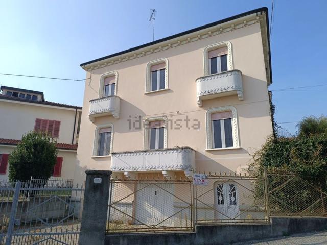 Villetta bifamiliare in vendita di 230 m² in Via Guglielmo Marconi, 12