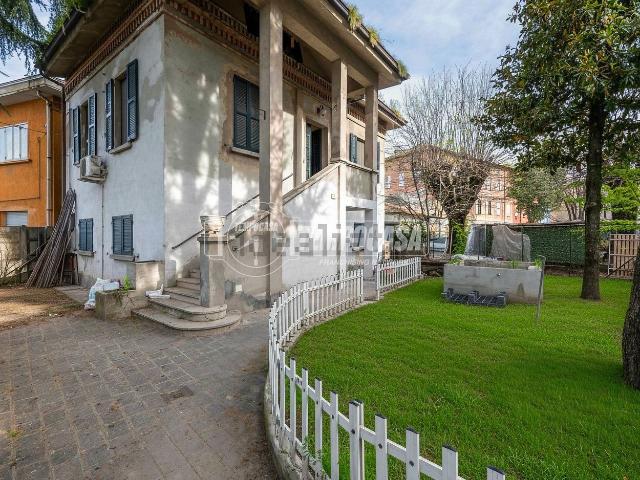 Villetta bifamiliare in vendita di 230 m² in Via Lama Golese, 7
