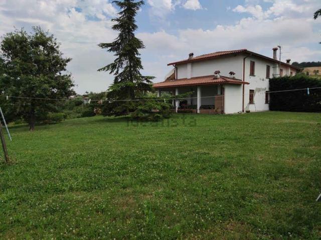 Villetta bifamiliare in vendita di 230 m² in Via Lidia Gandolfi