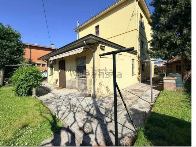 Villetta bifamiliare in vendita di 230 m² in Via Lucio Saltini