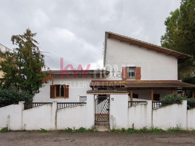 Villetta bifamiliare in vendita di 230 m² in Via Luigi Settembrini, 11