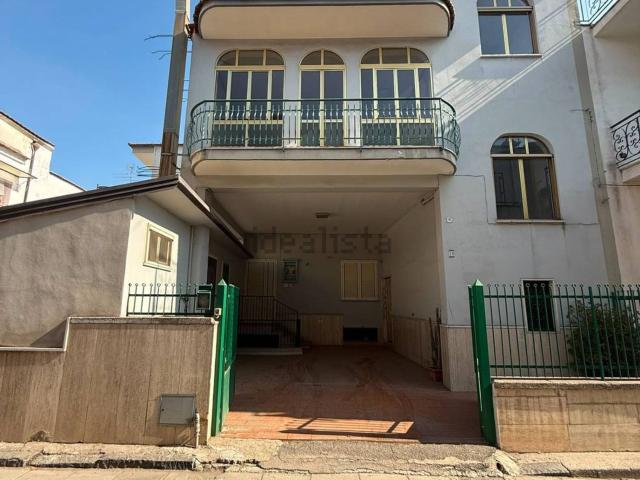 Villetta bifamiliare in vendita di 230 m² in Via Maestra, 18