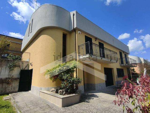 Villetta bifamiliare in vendita di 230 m² in Via Michelangelo, 18