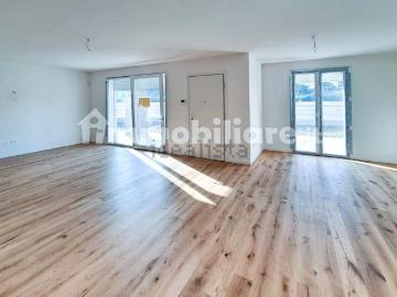 Villetta bifamiliare in vendita di 230 m² in Via Moncenisio