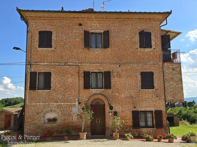 Villetta bifamiliare in vendita di 230 m² in Via Napoli