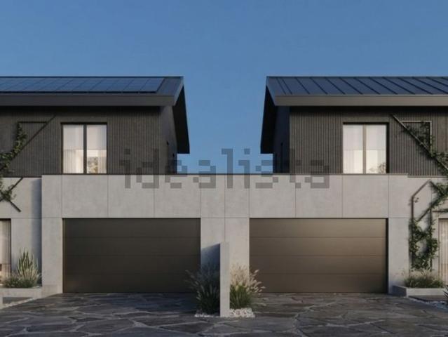 Villetta bifamiliare in vendita di 230 m² in Via Nicholas Green