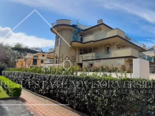Villetta bifamiliare in vendita di 230 m² in Via Novara, 8