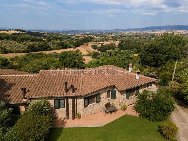 Villetta bifamiliare in vendita di 230 m² in Via Poderi di Sotto