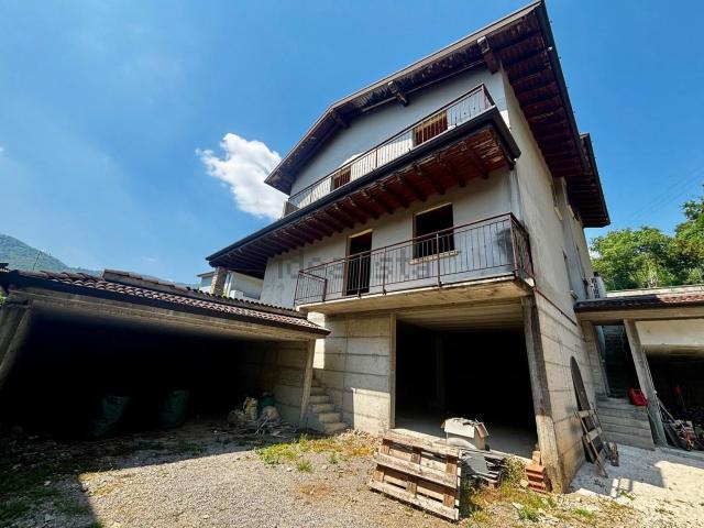 Villetta bifamiliare in vendita di 230 m² in Via Ripe, 15