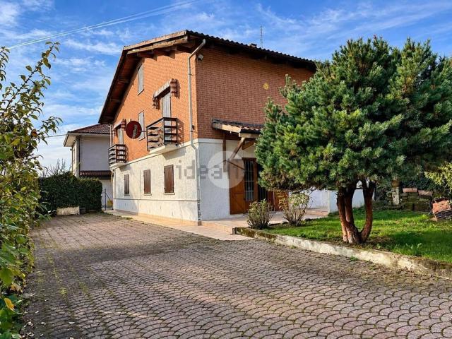 Villetta bifamiliare in vendita di 230 m² in Via Rubiana, 17
