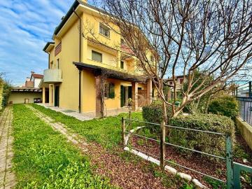 Villetta bifamiliare in vendita di 230 m² in Via San Francesco, 30