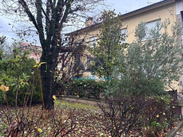 Villetta bifamiliare in vendita di 230 m² in Viale Maratona, 11