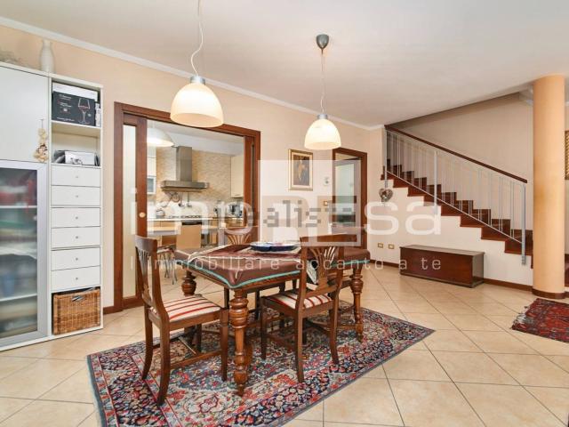 Villetta bifamiliare in vendita di 230 m²