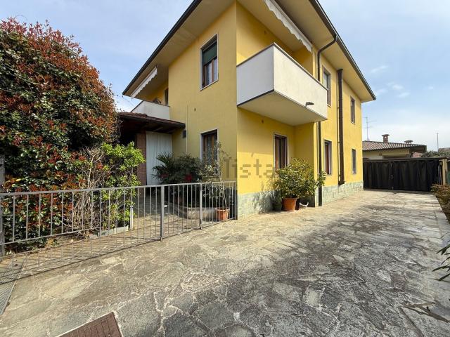 Villetta bifamiliare in vendita di 230 m²
