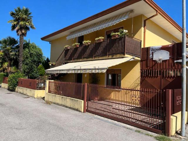 Villetta bifamiliare in vendita di 230 m²