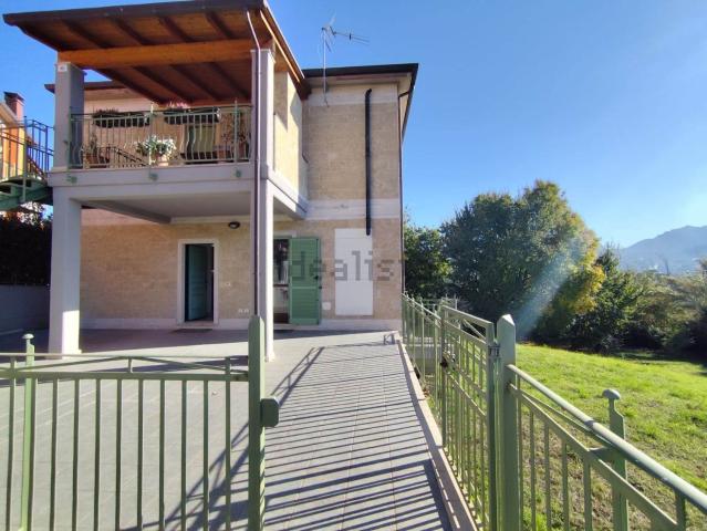 Villetta bifamiliare in vendita di 230 m²