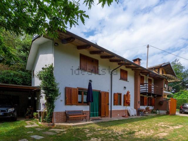 Villetta bifamiliare in vendita di 231 m² in Via Bricco Luciano, 25