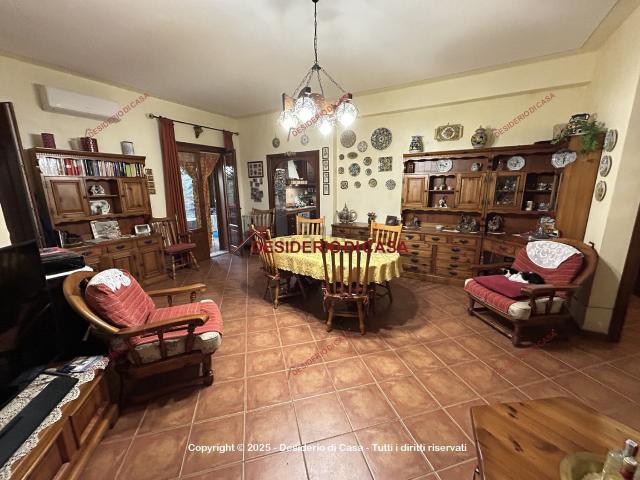 Villetta bifamiliare in vendita di 232 m² in Via Chiesazza Sperone 35, 35