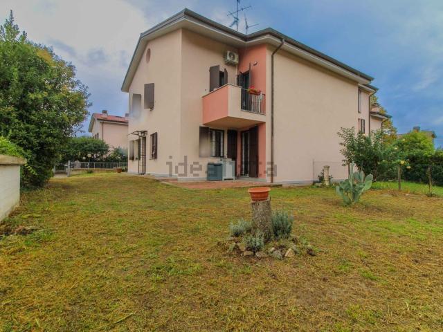Villetta bifamiliare in vendita di 232 m² in Via Guido Antonio Zanetti, 9