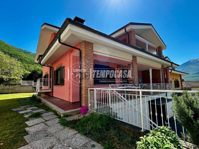 Villetta bifamiliare in vendita di 232 m² in Via Silvio Borgis