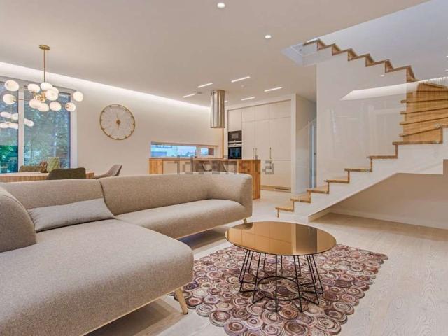 Villetta bifamiliare in vendita di 237 m² in Largo Alessandro Blasetti