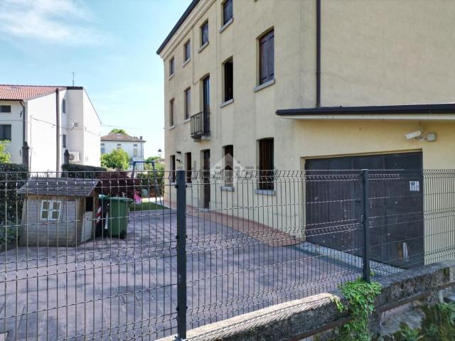 Villetta bifamiliare in vendita di 237 m² in Via Alberetto, 16